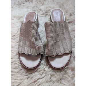 Frye Cindy Mule Sandals Size 7 Tan Cream Heeled Open Toe